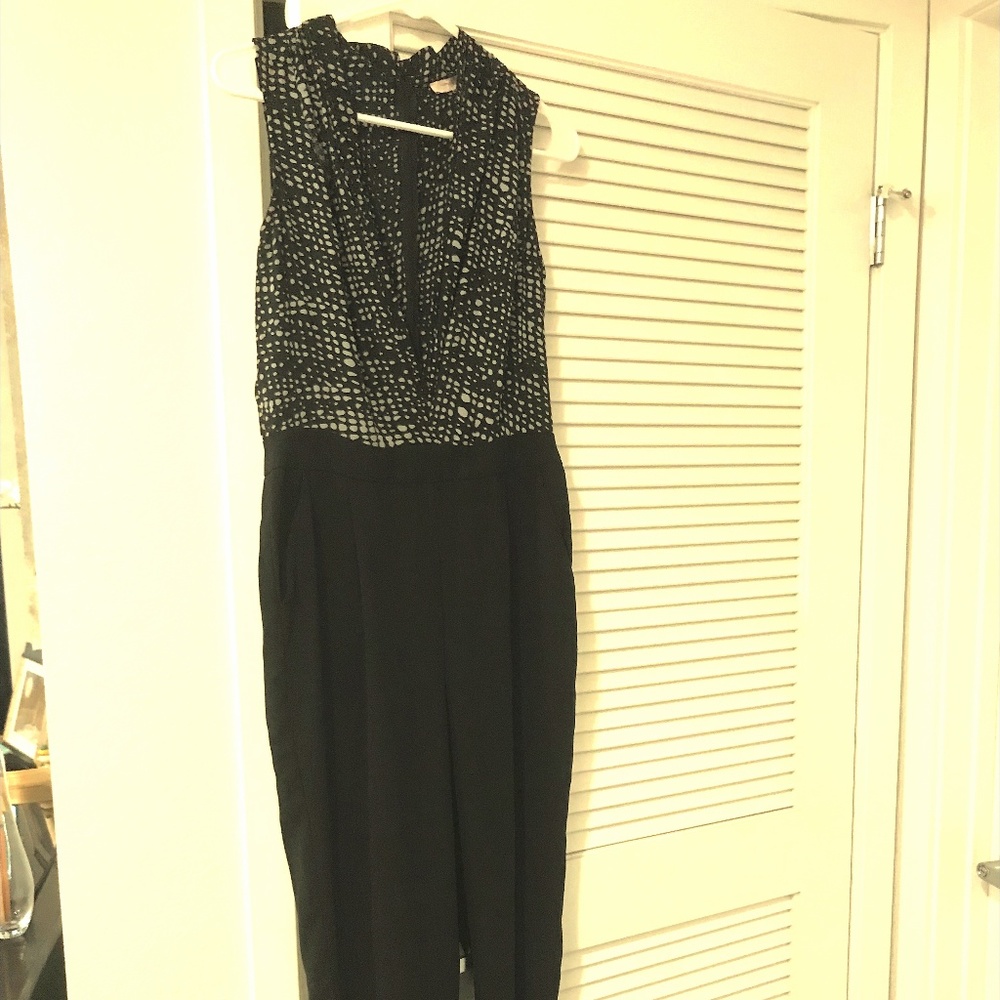 Sleeveless black and grey jumpsuit